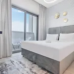 Stay By Latinem Luxury 2Br Holiday Home Cv A814 Near Burj Khalifa